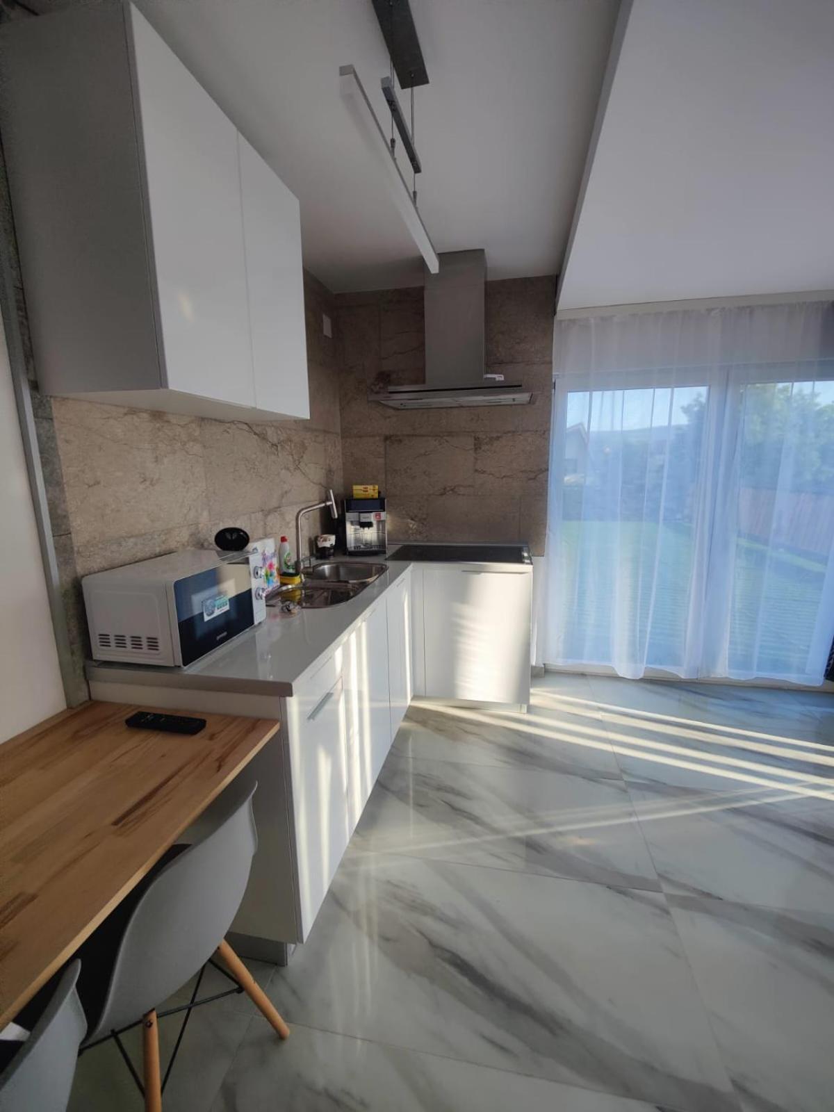 Luxus Cluj Airport Apartments 外观 照片