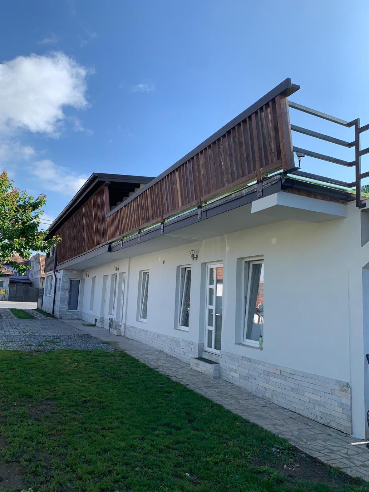 Luxus Cluj Airport Apartments 外观 照片