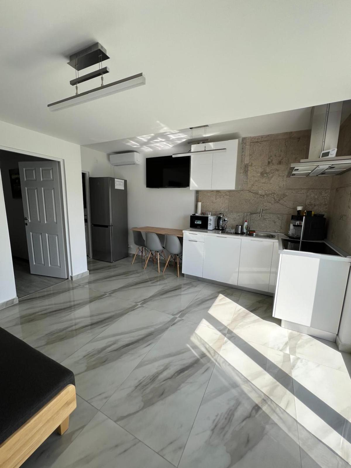 Luxus Cluj Airport Apartments 外观 照片