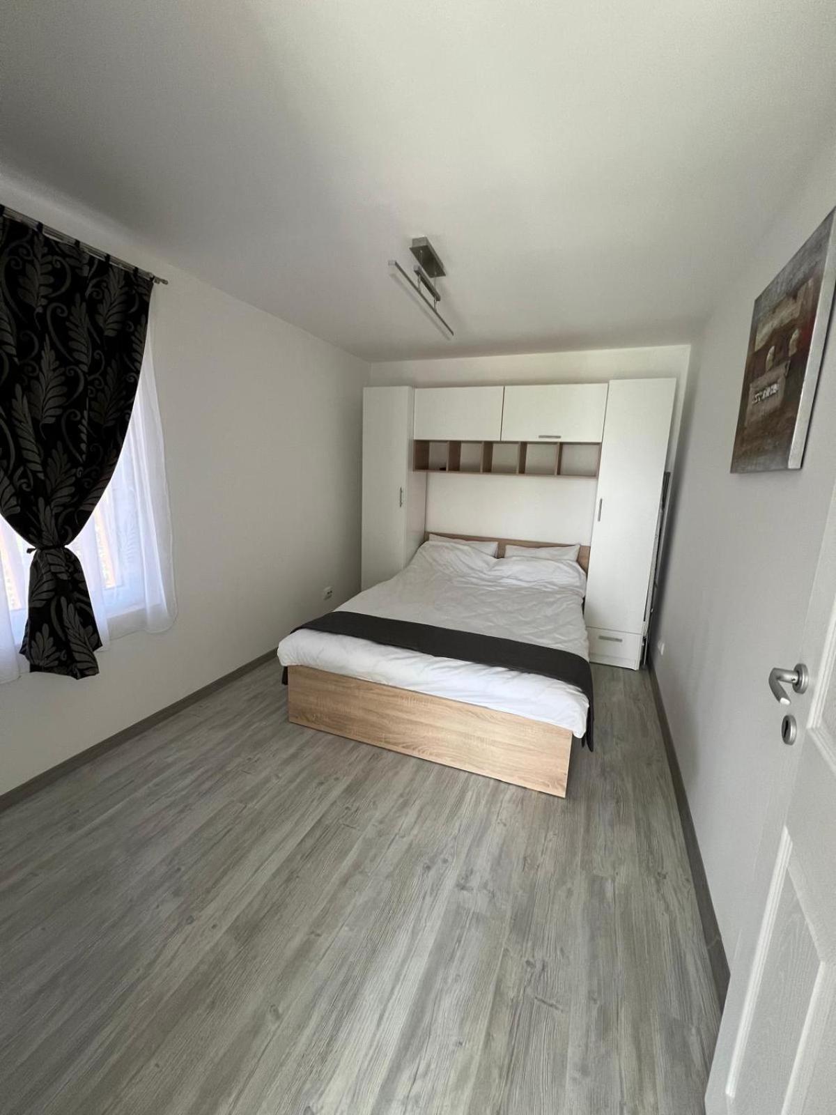 Luxus Cluj Airport Apartments 外观 照片
