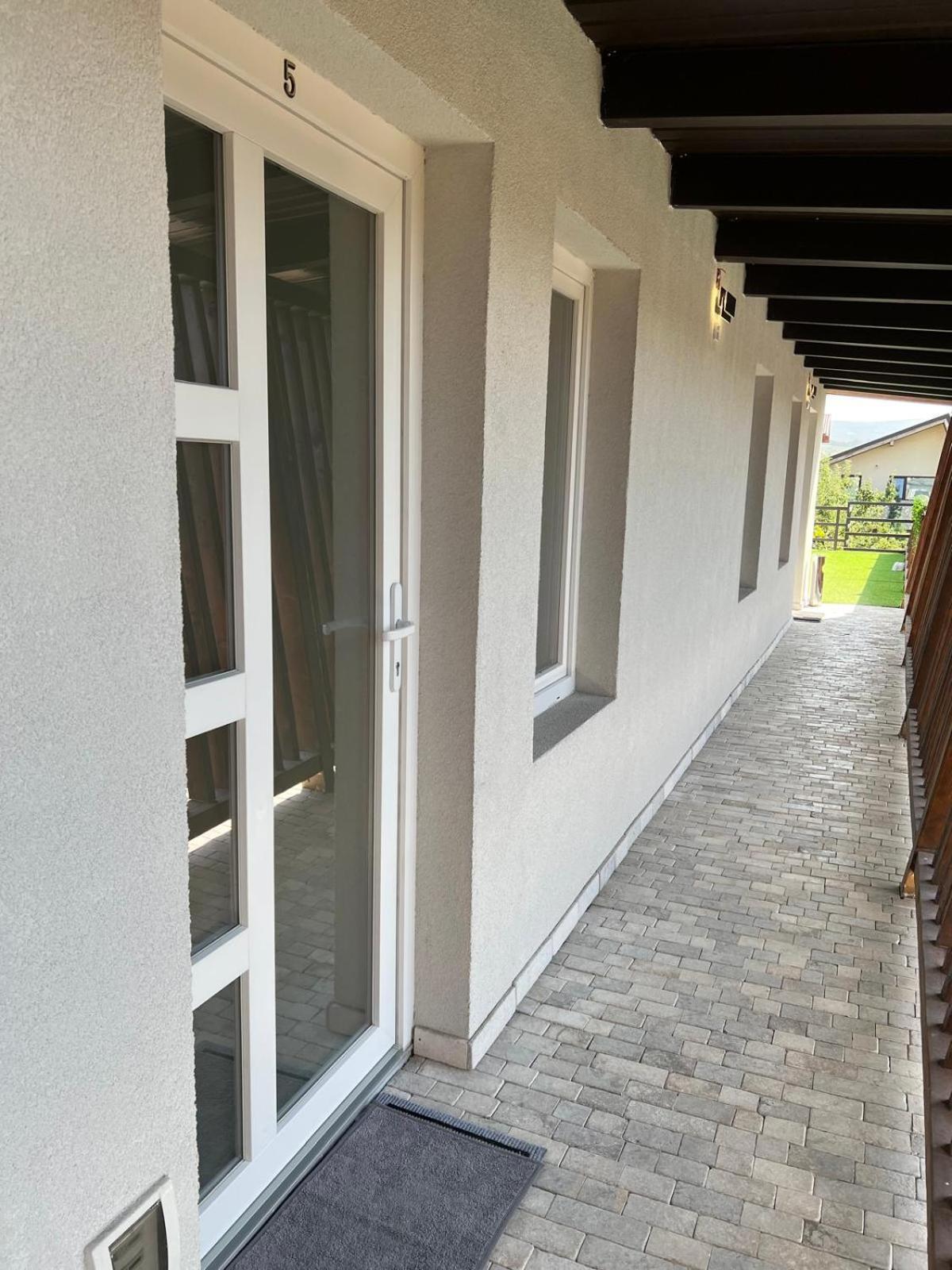 Luxus Cluj Airport Apartments 外观 照片
