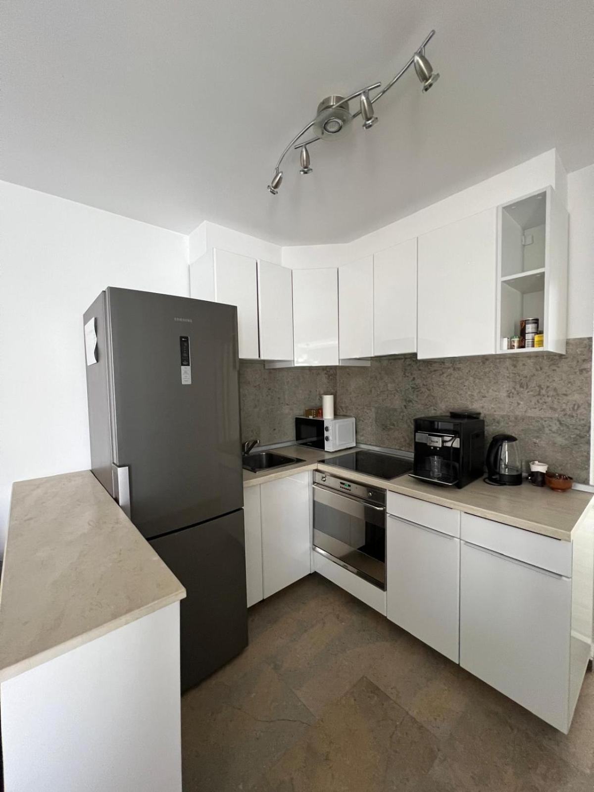 Luxus Cluj Airport Apartments 外观 照片
