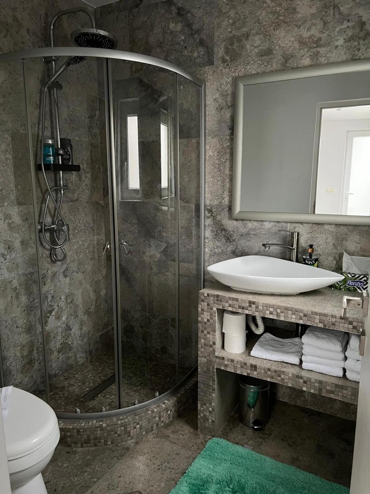 Luxus Cluj Airport Apartments 外观 照片