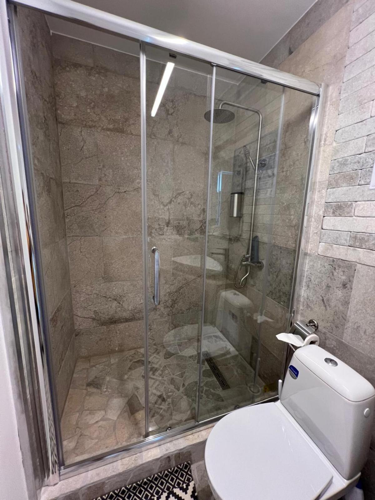 Luxus Cluj Airport Apartments 外观 照片